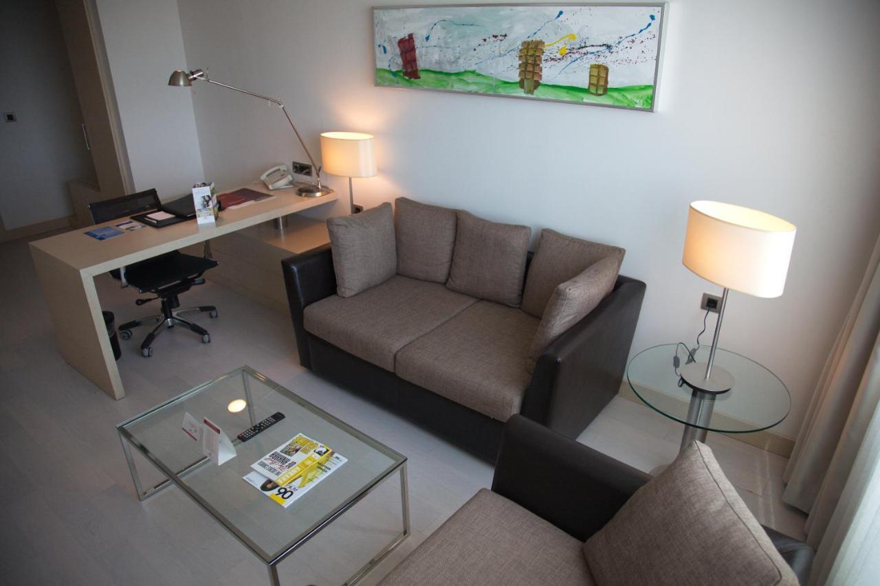 Cpankara Hotel Екстериор снимка A living room in a serviced apartment in Paris