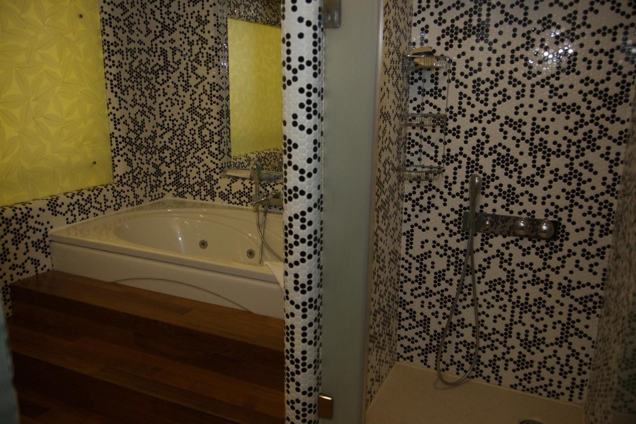 Cpankara Hotel Екстериор снимка Bathroom with mosaic tiles